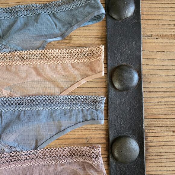 Victoria's Secret Dream Angels Lace, Mesh and Smooth Thong Bundle Sz M New 3pc - Picture 2 of 5